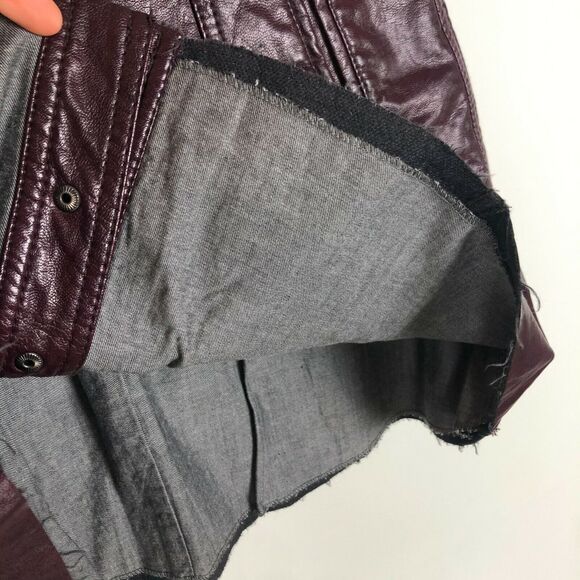 Blank NYC Red Faux Leather Snap Front Mini Skirt Women's Size 27 Raw Hem Pockets - Picture 4 of 7